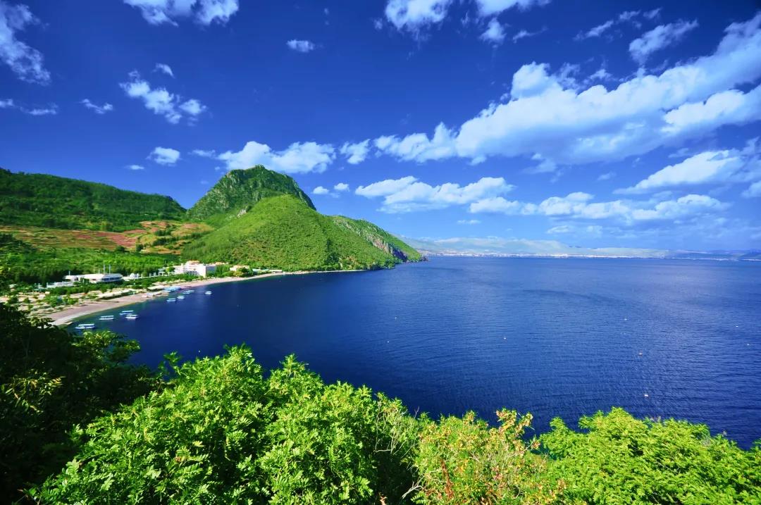 夏天避暑到云南，云南氣候四季如春 還有免費的藍天白云相伴 炎炎夏日