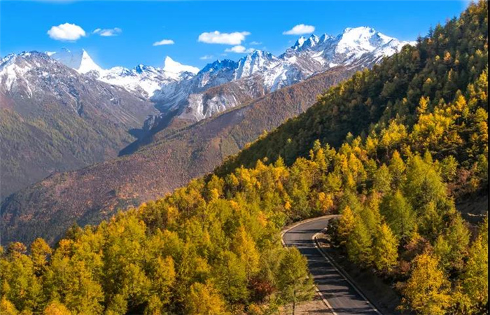 云南旅游 自駕游線路 6.12日端午節瀘亞線穿越，稻城亞丁徒步！