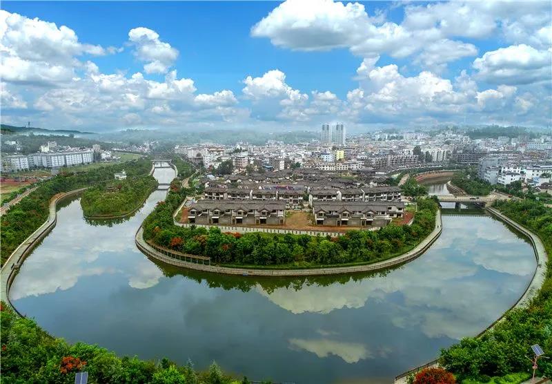 背上行囊，逃離喧囂  循遠古印跡，隨非遺傳人  開啟“見人見物見生活”的非遺旅程吧！