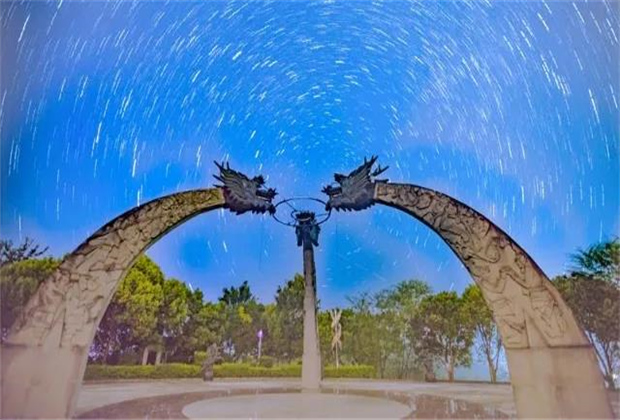 云南傳媒公司：星空入夢，璀璨墨江！