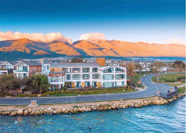 被評為大理州2021年度最佳旅游美宿”酒店,蒼山洱海間,帶你詩意棲居。
