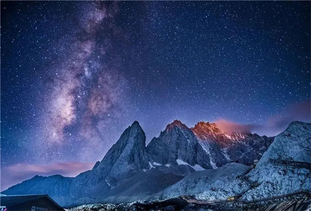 麗江旅行社 麗江旅游 麗江旅行社與你相約玉龍雪山，帶你體驗觀星的浪漫夜晚。